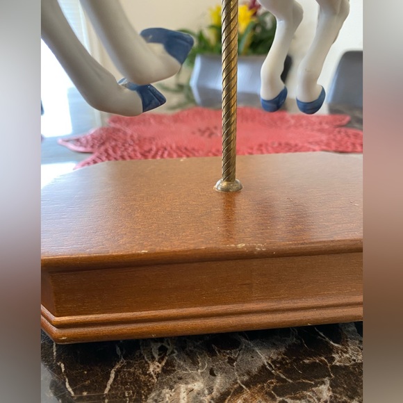 VINTAGE CAROUSEL HORSE FIGURINE 🎠 - Picture 14 of 16